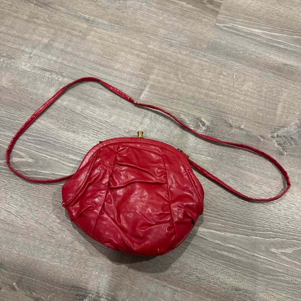 Red vintage pleather purse with